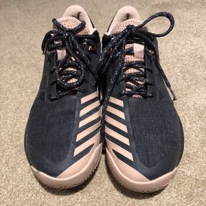 Adidas BARRICADE Tennis Sneaker.  Like New